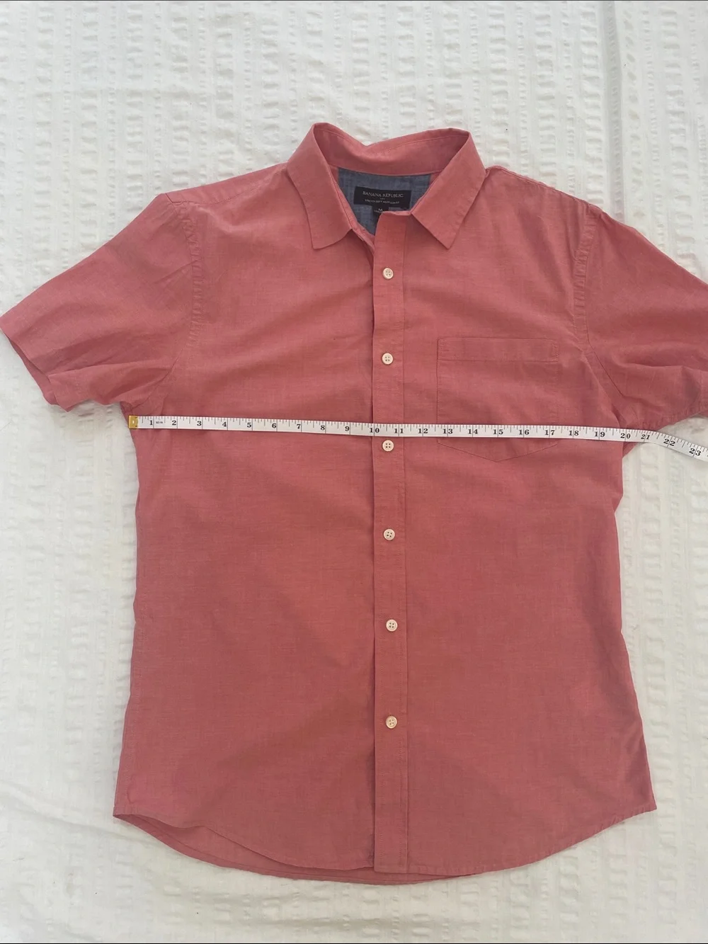 Banana Republic Short Sleeve Stretch + Soft Wash + Slim Fit in Salmon Pink Sz M